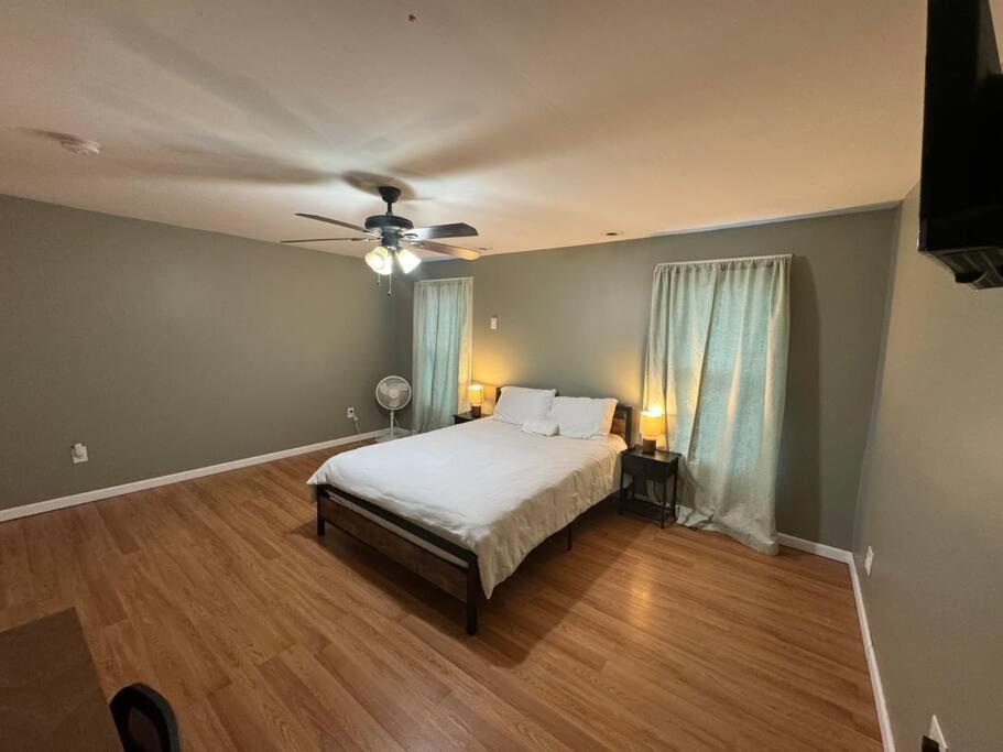 Comforting Getaway-Sleeps 6-Walk To Falls! Niagara Falls Exterior foto